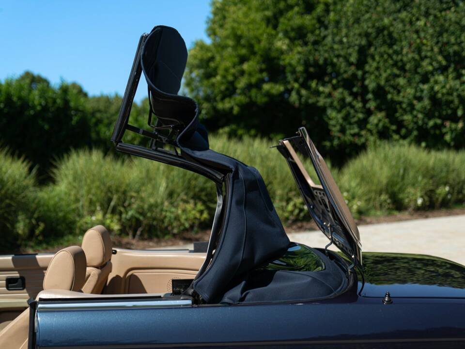 Image 16/50 of BMW 320i (1989)