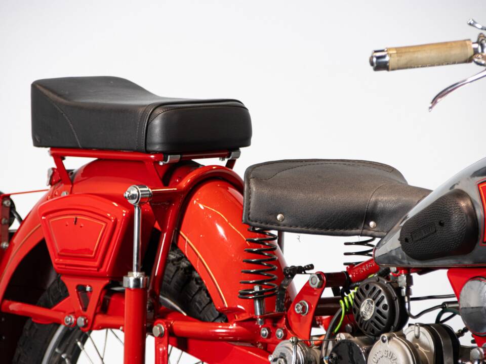 Immagine 11/50 di Moto Guzzi Astore (1952)
