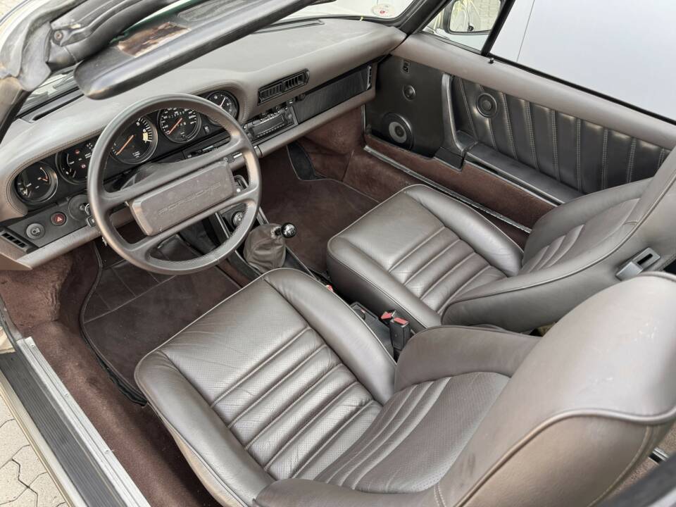 Image 42/88 of Porsche 911 Carrera 3.2 (1985)