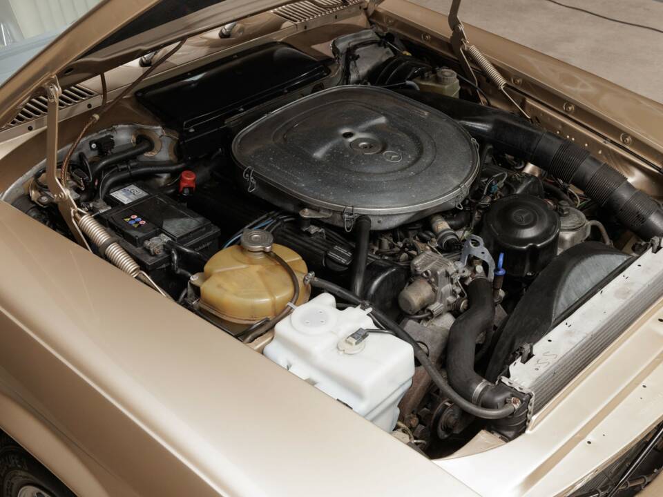 Immagine 65/71 di Mercedes-Benz 420 SL (1988)