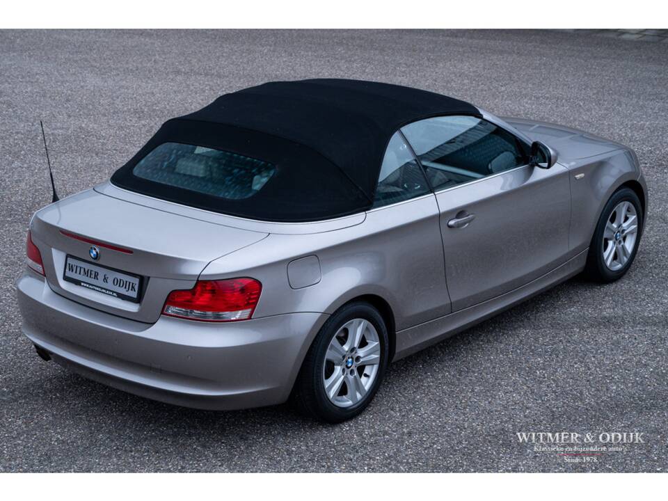 Image 23/33 de BMW 118i (2010)