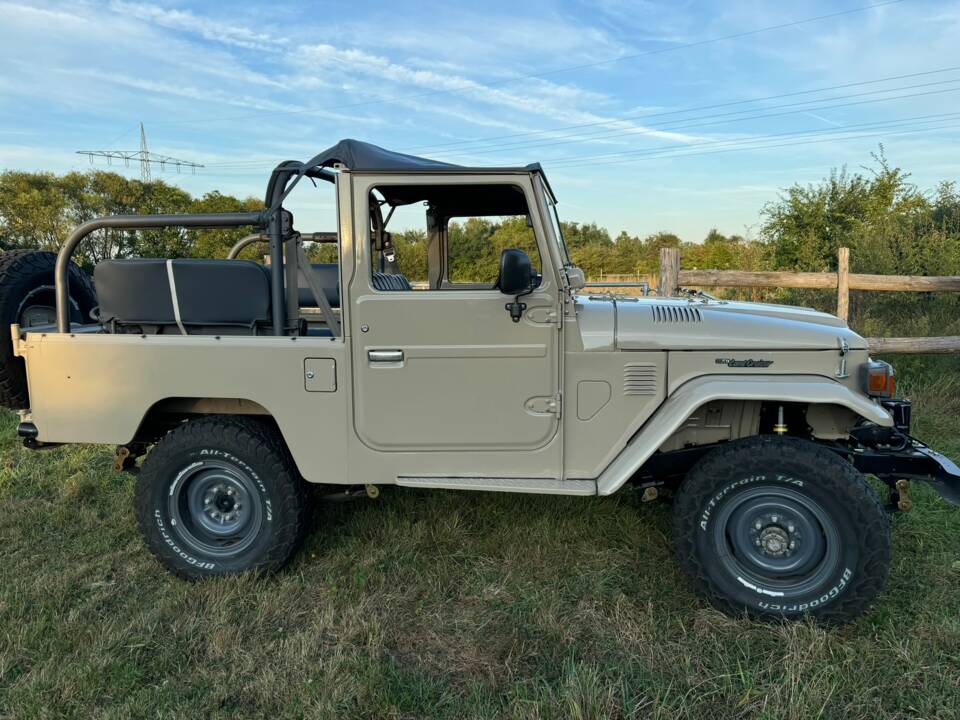 Bild 3/23 von Toyota Land Cruiser BJ 46 (1983)