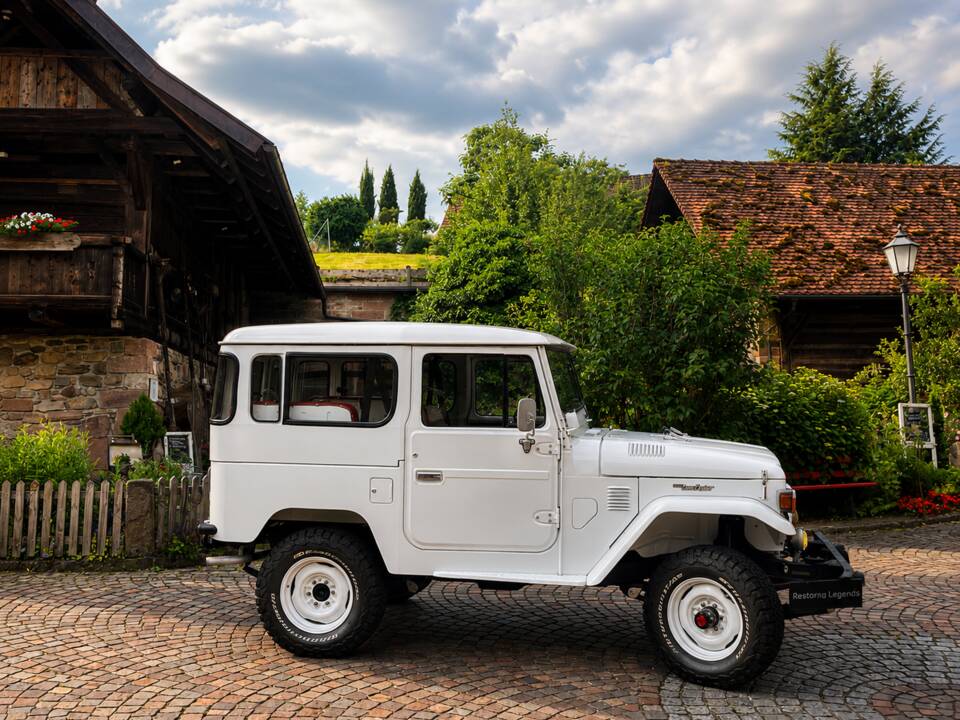 Image 9/67 of Toyota Land Cruiser FJ 40 (1982)