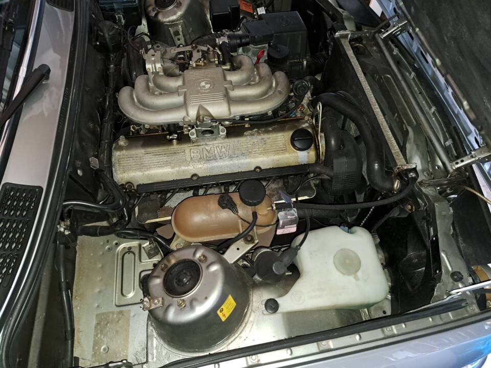 Image 10/15 of BMW 325e (1987)