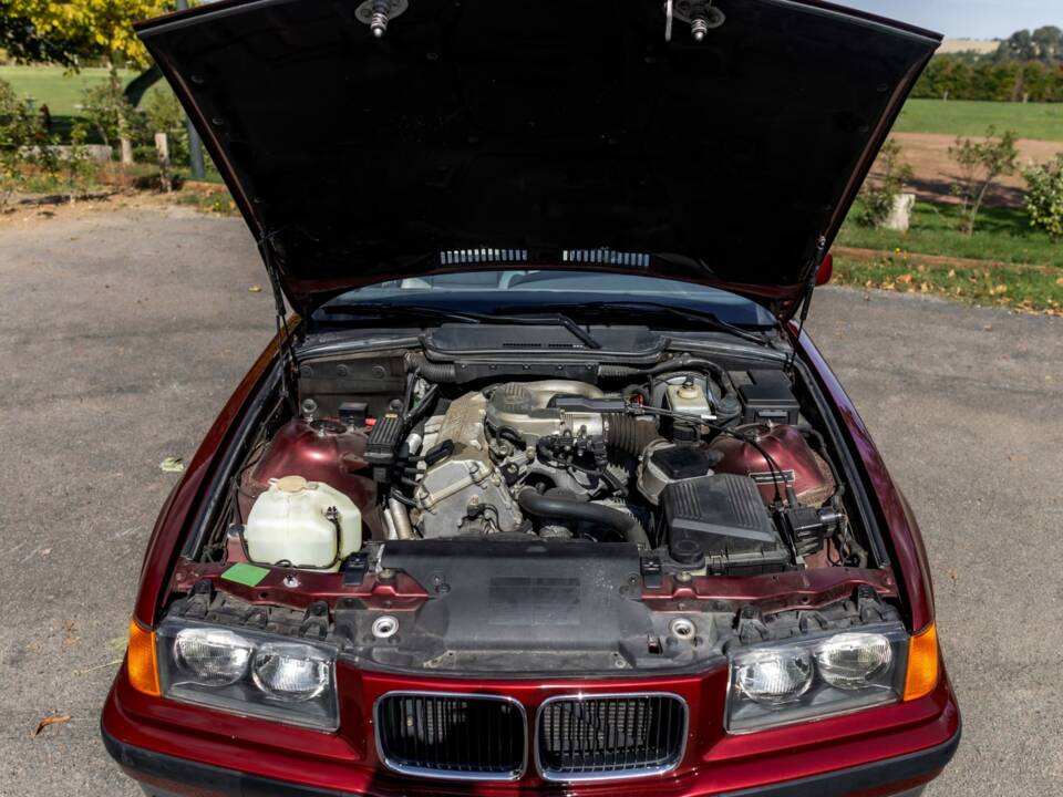 Immagine 6/23 di BMW 318i (1995)