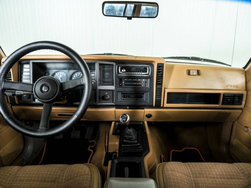 Bild 7/50 von Jeep Cherokee 2.8L V6 (1986)