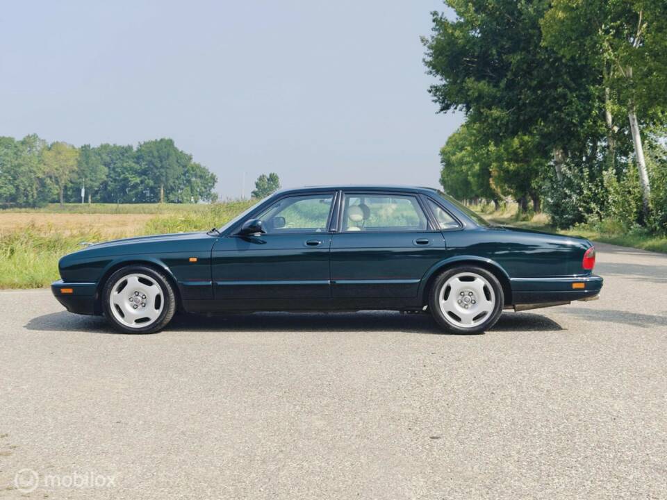 Image 9/50 of Jaguar XJR 4.0 Supercharged (1996)
