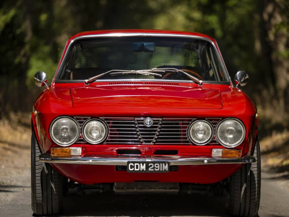 Image 9/12 de Alfa Romeo 2000 GT Veloce (1974)