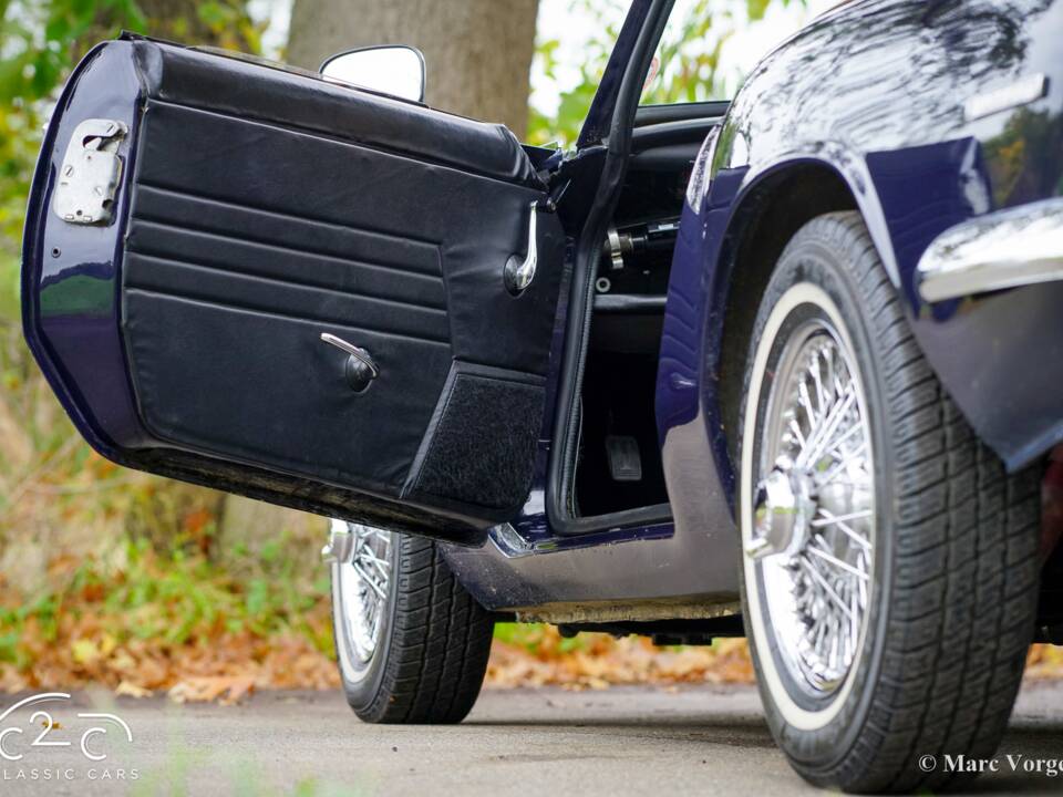 Image 5/60 of Triumph Spitfire Mk III (1970)