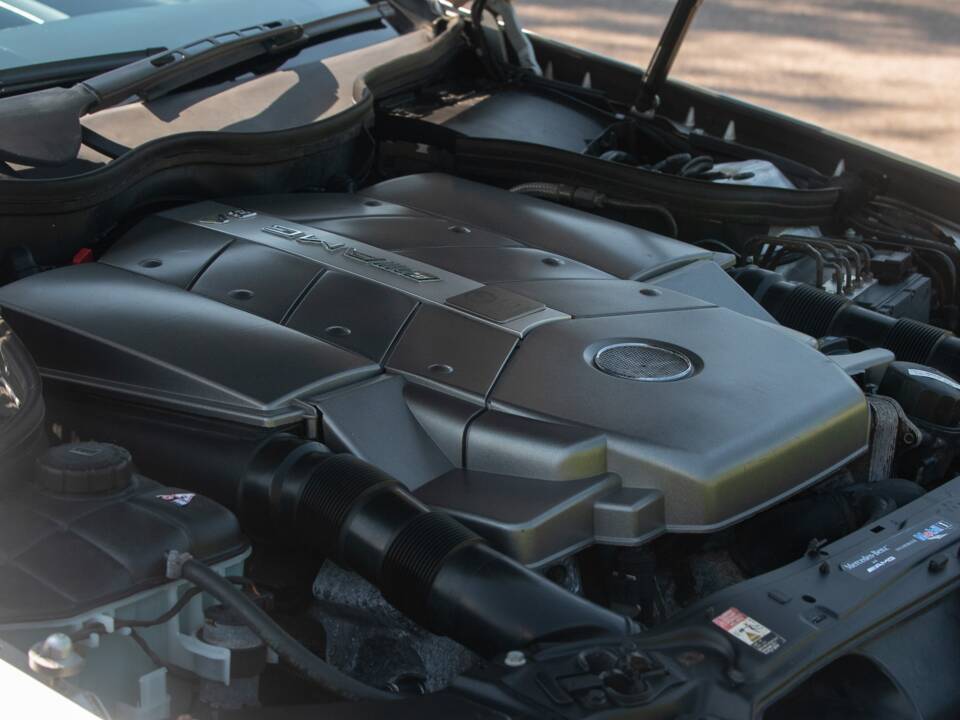 Image 46/50 of Mercedes-Benz CLK 55 AMG (2003)