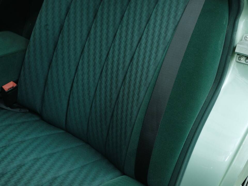 Bild 30/50 von Mercedes-Benz 300 SE (1986)
