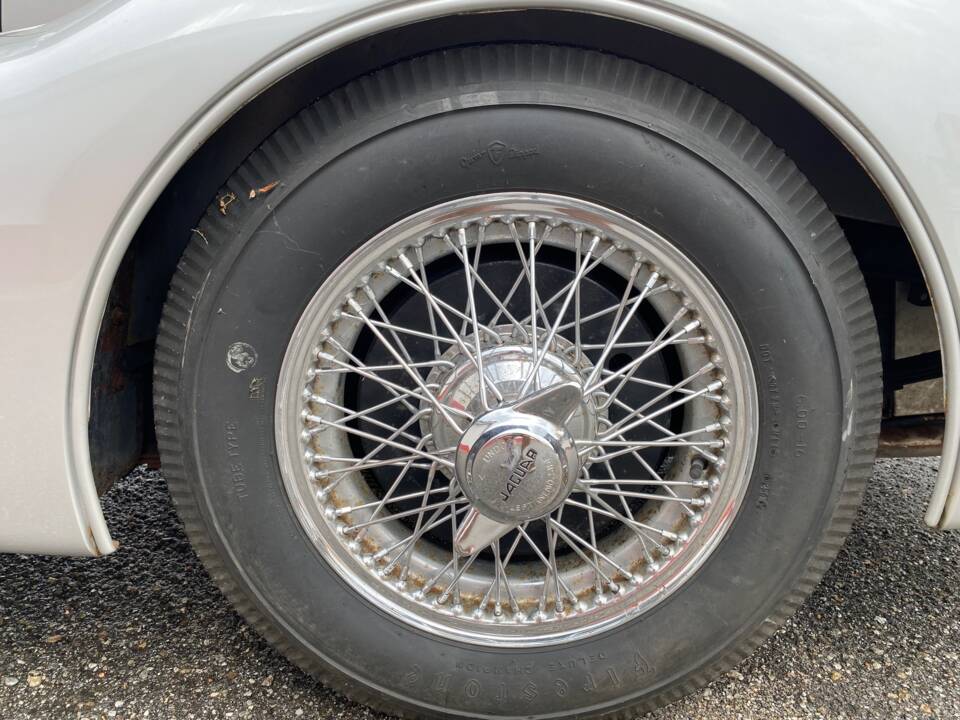 Image 16/36 de Jaguar XK 120 FHC (1953)