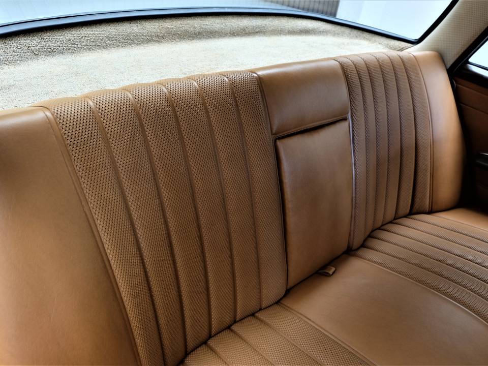 Image 37/89 of Mercedes-Benz 230 S (1967)