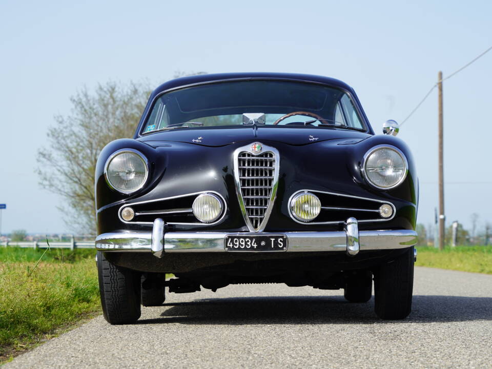 Image 3/74 de Alfa Romeo 1900 C Super Sprint Berlina (1954)