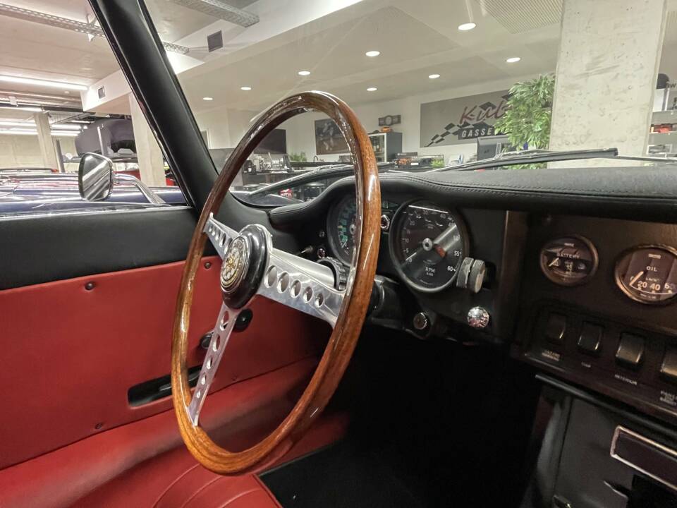 Afbeelding 24/34 van Jaguar E-Type (1968)