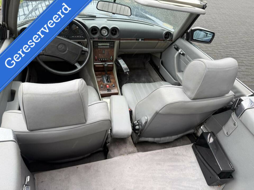 Image 15/46 of Mercedes-Benz 560 SL (1986)