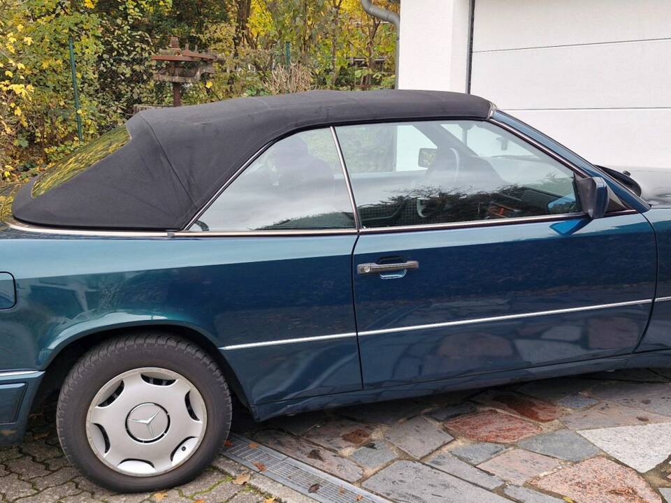 Afbeelding 6/38 van Mercedes-Benz E 200 (1995)