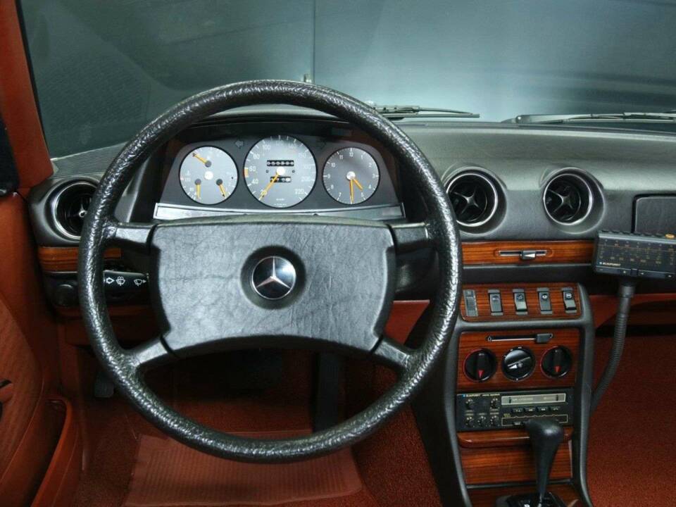 Image 15/50 of Mercedes-Benz 280 CE (1980)