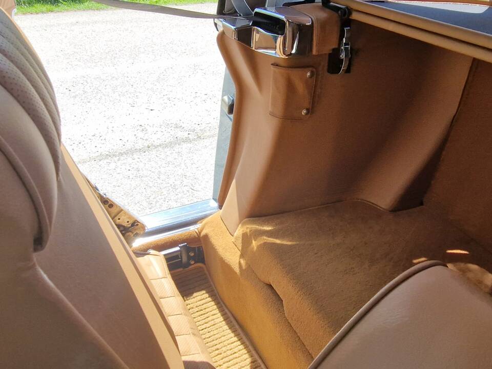 Image 25/53 de Mercedes-Benz 560 SL (1986)