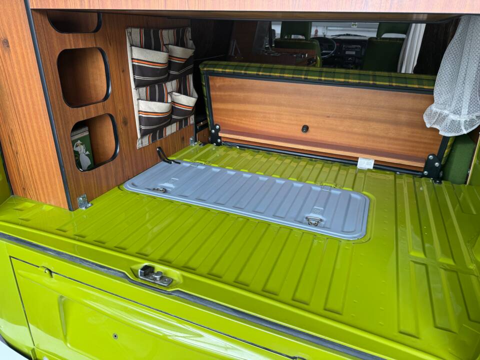 Image 100/100 of Volkswagen T2b Westfalia (1979)