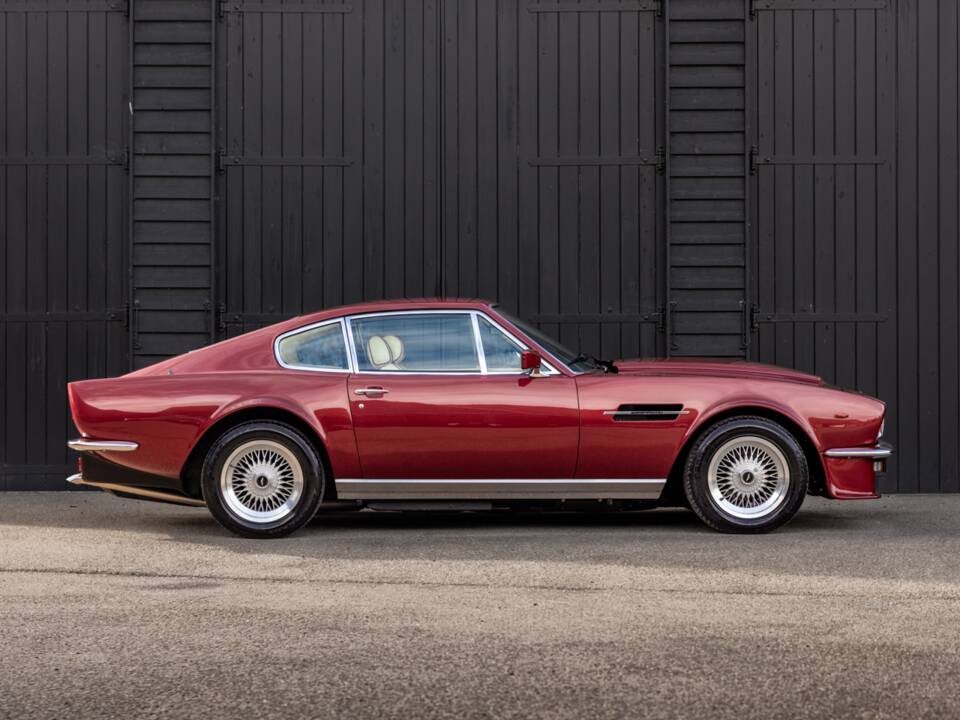 Image 2/75 de Aston Martin V8 Vantage (1985)