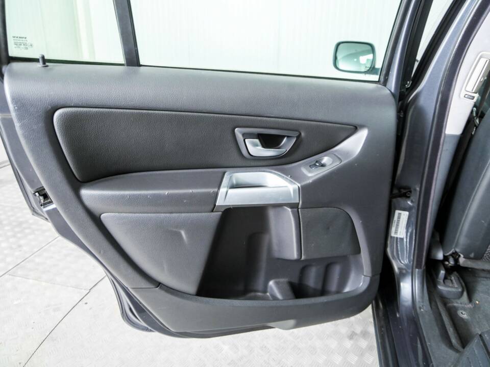 Image 33/43 of Volvo XC90 2.5T (2005)