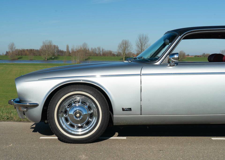 Image 5/8 of Jaguar XJ12c (1975)
