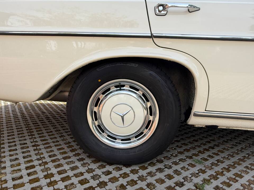 Image 14/54 de Mercedes-Benz 280 SE 3,5 (1970)