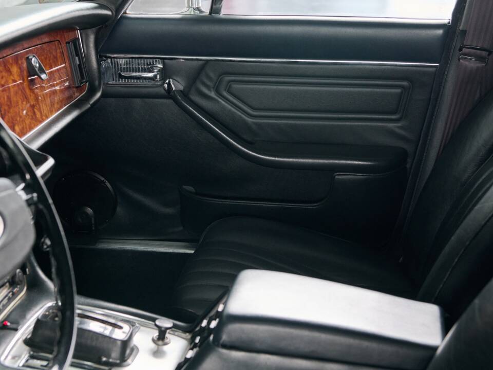 Bild 40/50 von Jaguar XJ 6 L 4.2 (1974)