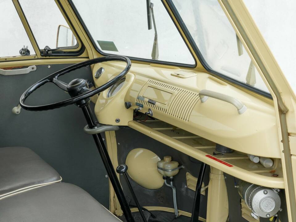 Bild 12/37 von Volkswagen T1 Kastenwagen (1966)