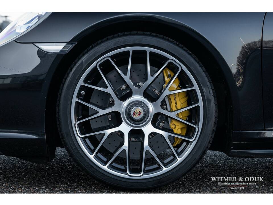 Image 17/34 of Porsche 911 Turbo S (2015)