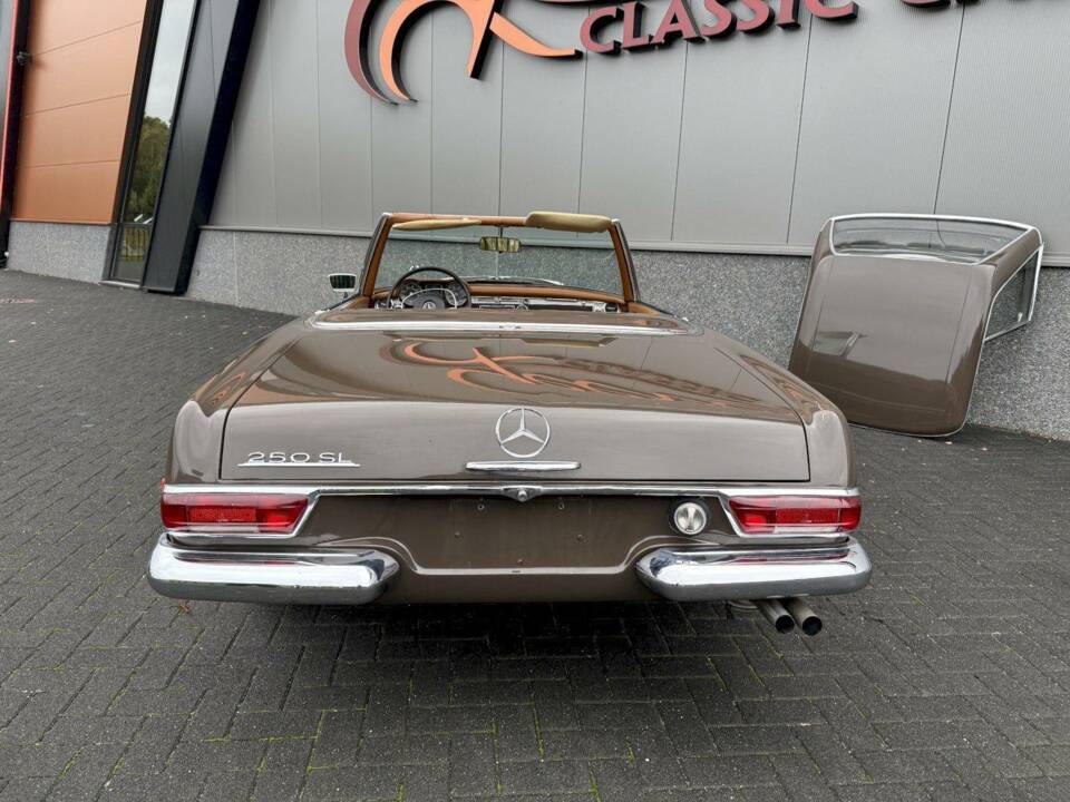 Image 10/36 de Mercedes-Benz 250 SL (1968)