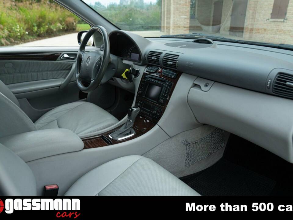 Image 11/15 of Mercedes-Benz C 320 T (2001)