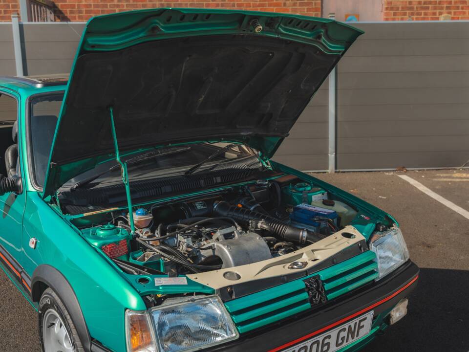 Bild 18/50 von Peugeot 205 GTi 1.9 (1991)