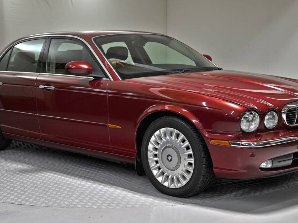 Image 2/50 of Jaguar XJR Super V8 (2004)