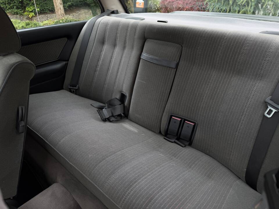 Bild 12/16 von BMW 320i (1991)