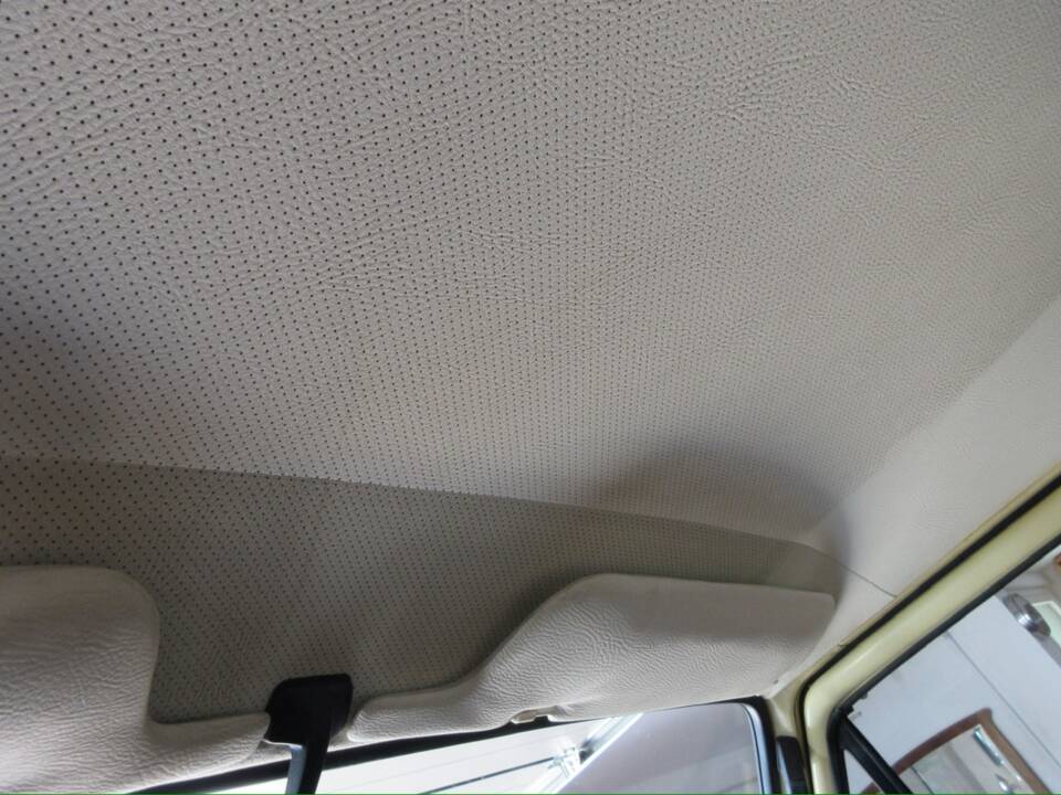 Image 22/40 of Volkswagen T3 Caravelle 2.0 (1987)