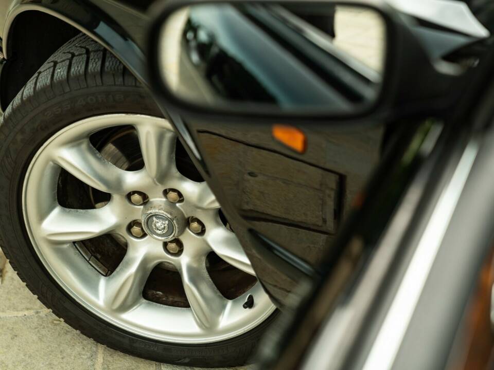 Image 21/50 de Jaguar XJR 4.0 (2000)