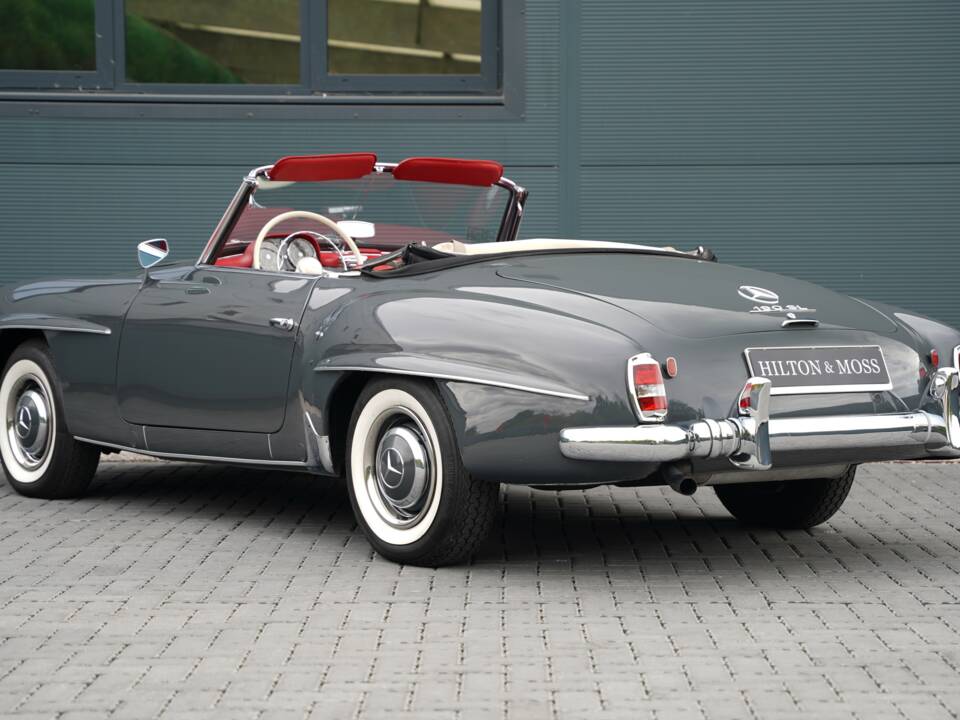 Image 2/50 de Mercedes-Benz 190 SL (1961)