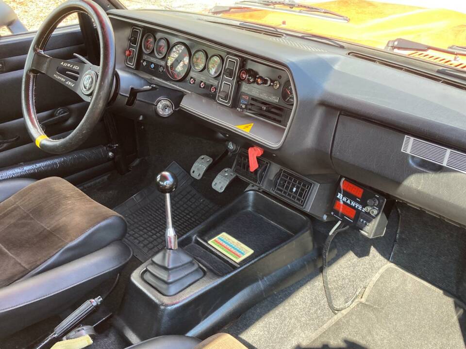 Image 25/42 de FIAT 131 Abarth Rally (1976)