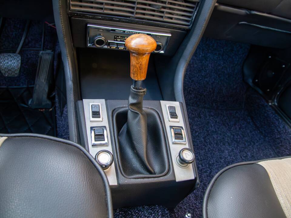 Image 34/56 of BMW 2800 CS (1969)