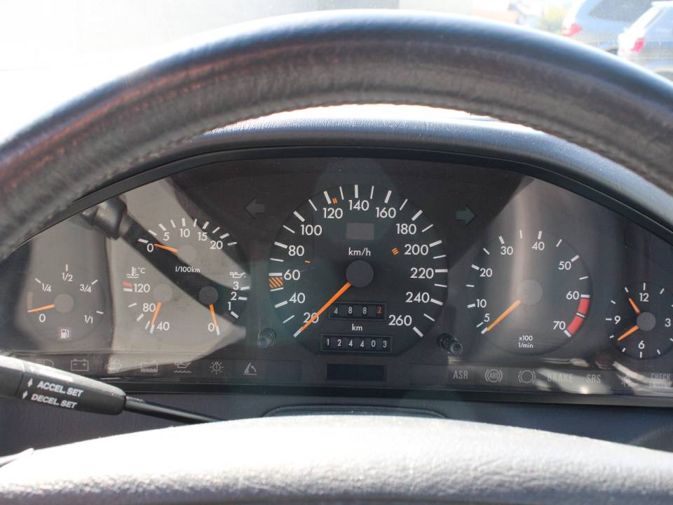 Imagen 9/22 de Mercedes-Benz 500 SL (1993)