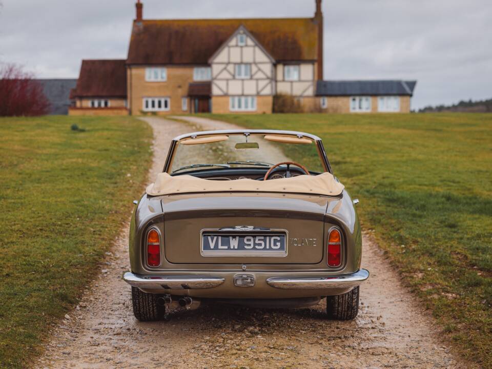 Image 36/99 of Aston Martin DB 6 Volante (1968)