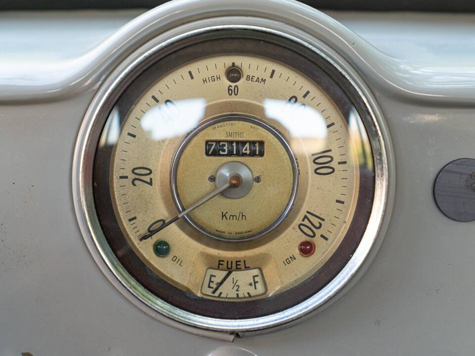 Image 46/50 of Morris Minor 1000 (1958)