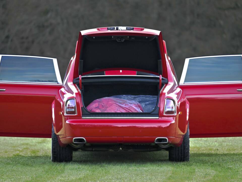 Image 24/50 of Rolls-Royce Phantom VII (2016)