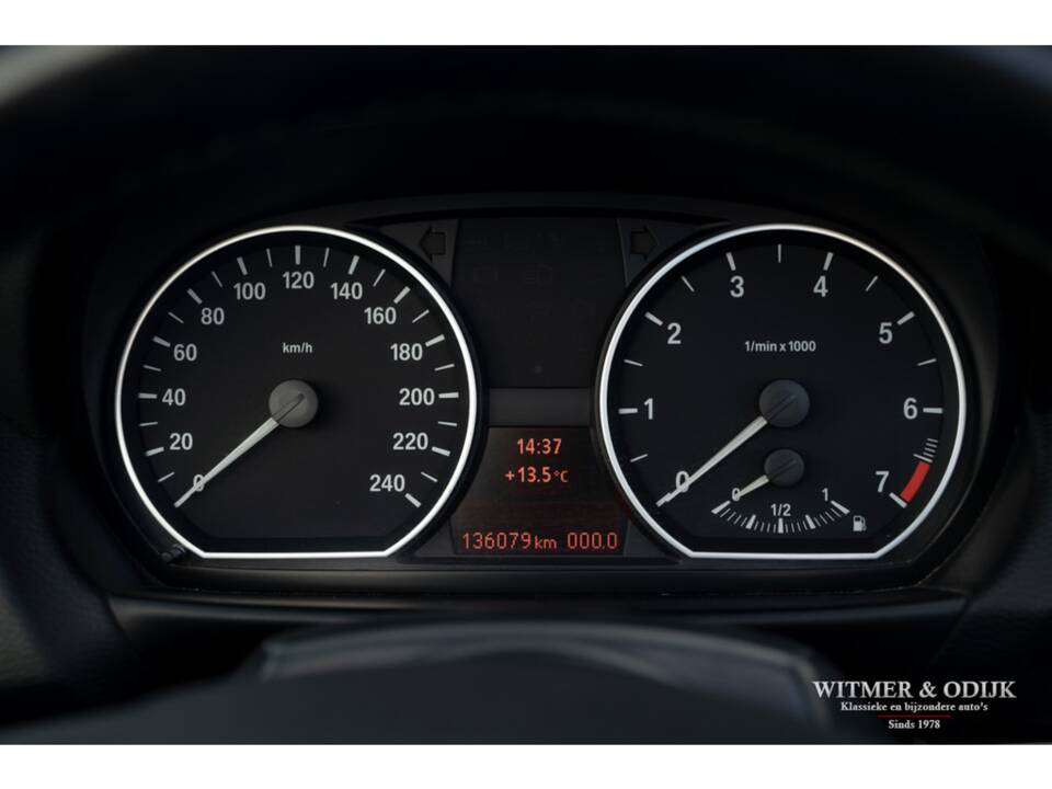 Image 21/33 de BMW 118i (2010)