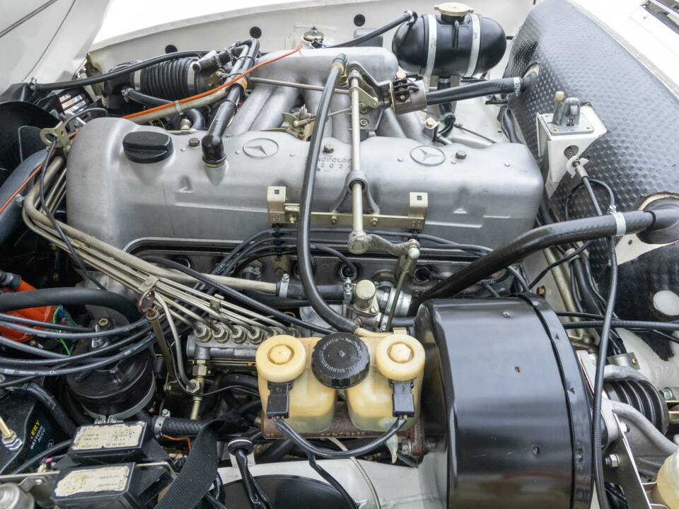 Bild 34/50 von Mercedes-Benz 280 SL (1970)
