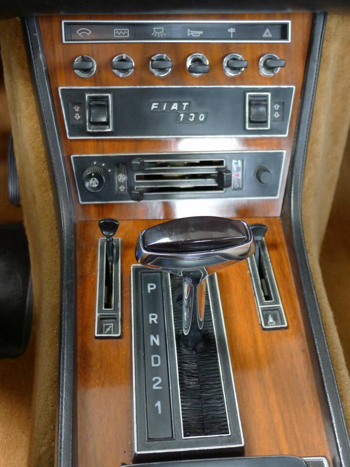 Image 5/44 of FIAT 130 Coupé (1972)