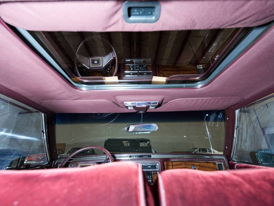 Image 31/58 of Cadillac Brougham Elegance (1988)