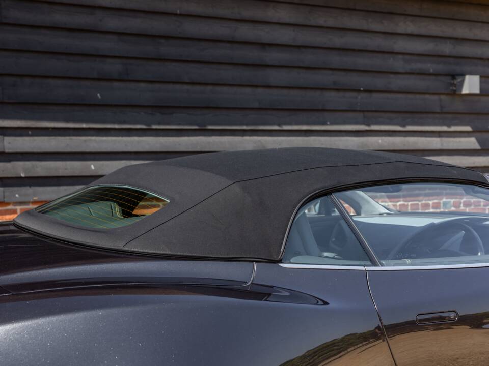 Imagen 17/57 de Aston Martin Vanquish Volante (2015)